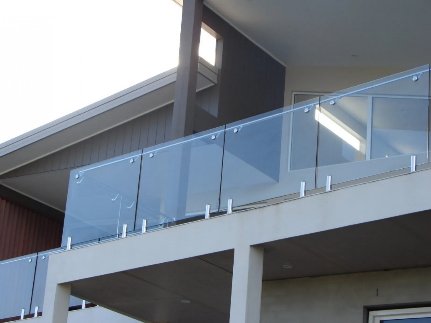 boost-the-visual-appeal-with-glass-balustrade-wollongong