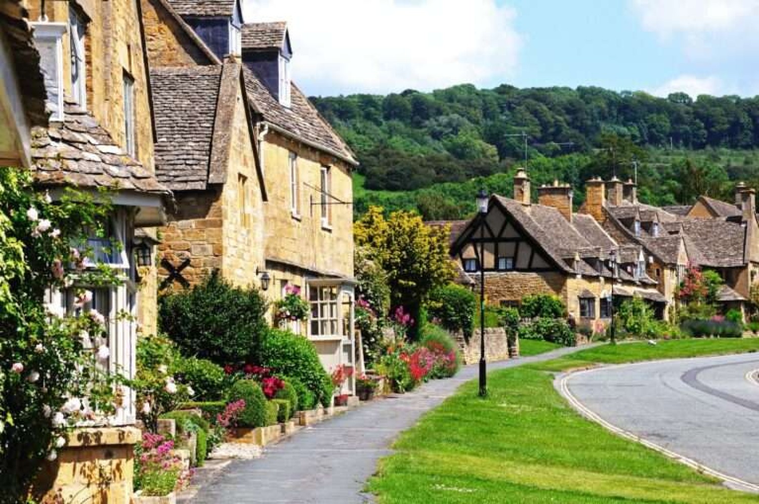 london-country-tours-presents-private-guided-tours-cotswolds-with-door-to-door-pickups