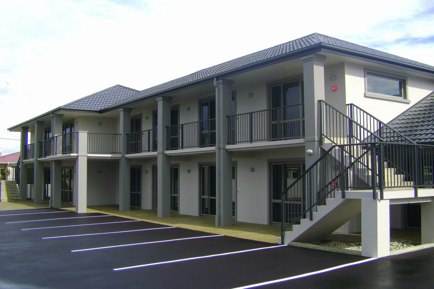 find-aluminium-window-shrouds-nz-in-either-face-fixed-or-top-fixed-applications