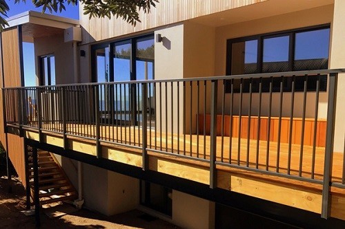 choose-euro-slat-privacy-screen-fence-from-provista-that-offers-durability-big-0