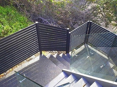 choose-euro-slat-privacy-screen-fence-from-provista-that-offers-durability