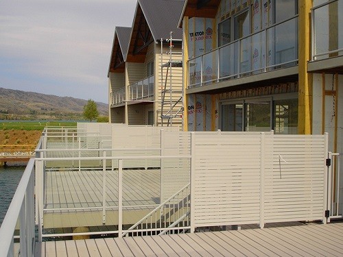 choose-euro-slat-privacy-screen-fence-from-provista-that-offers-durability