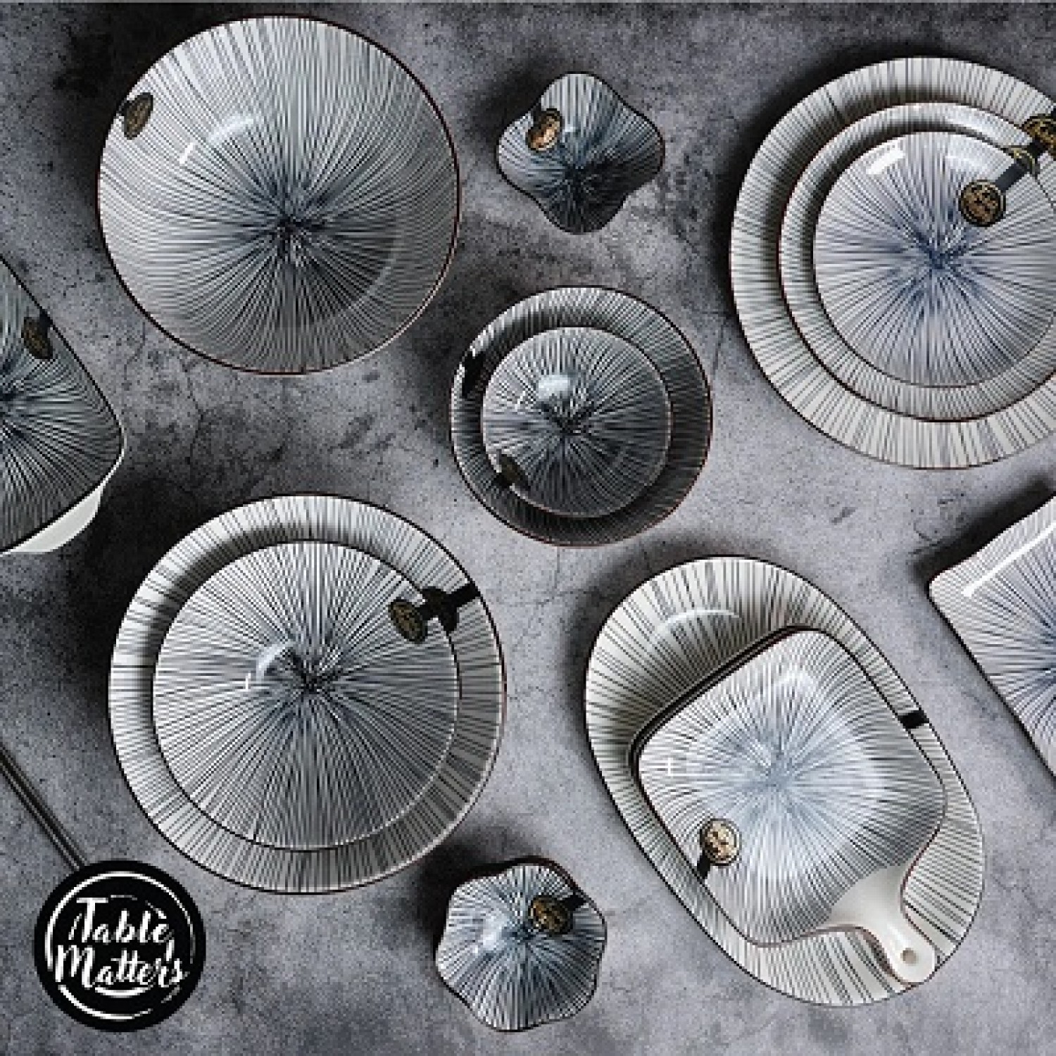 experience-the-magic-of-blue-illusion-with-our-beautifully-crafted-bowl-set-perfect-for-any-meal
