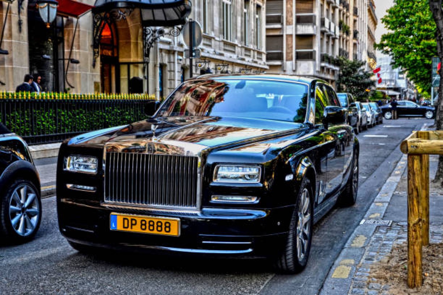 experience-elegance-with-exclusive-limo-long-term-car-lease