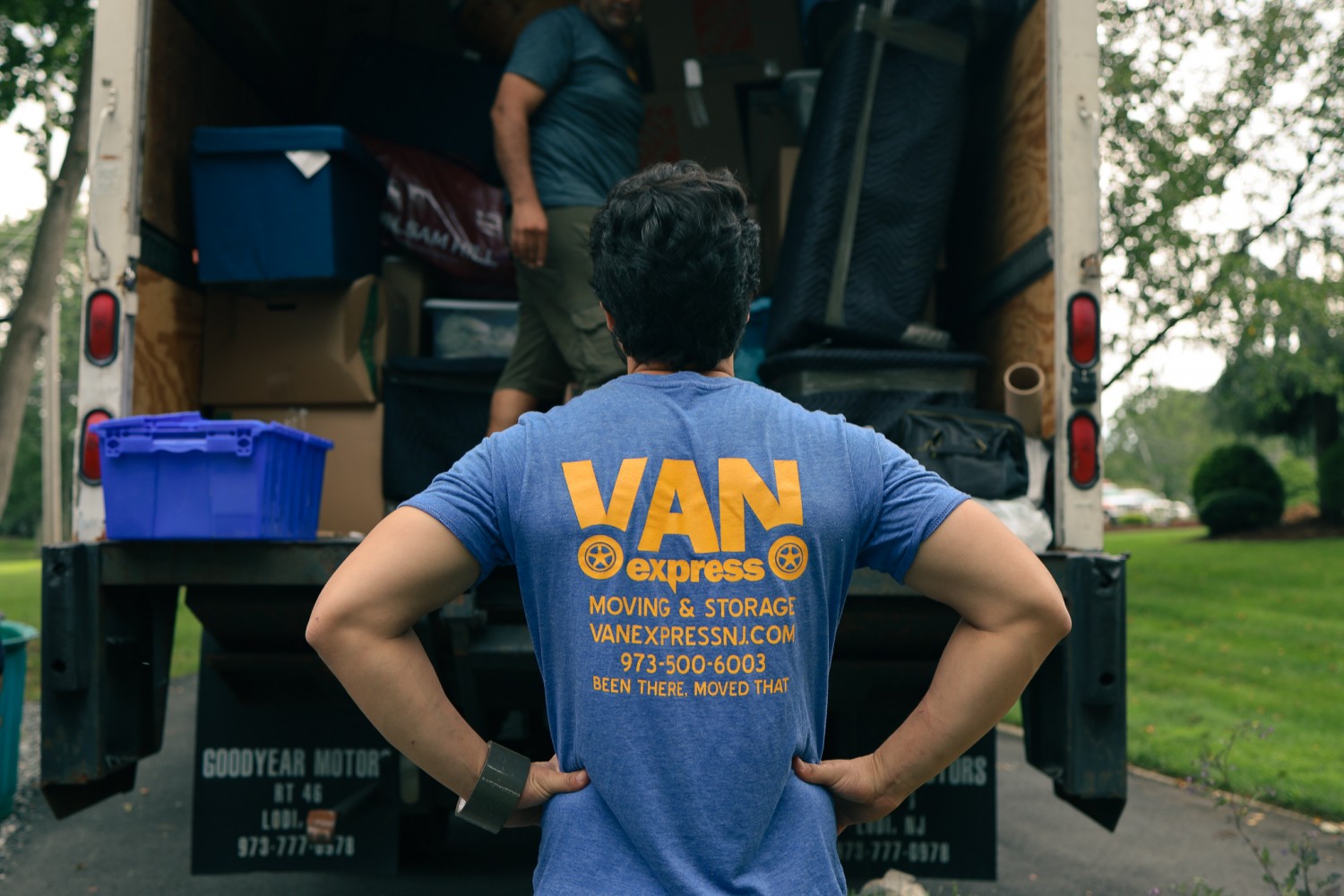 van-express-moving-big-1