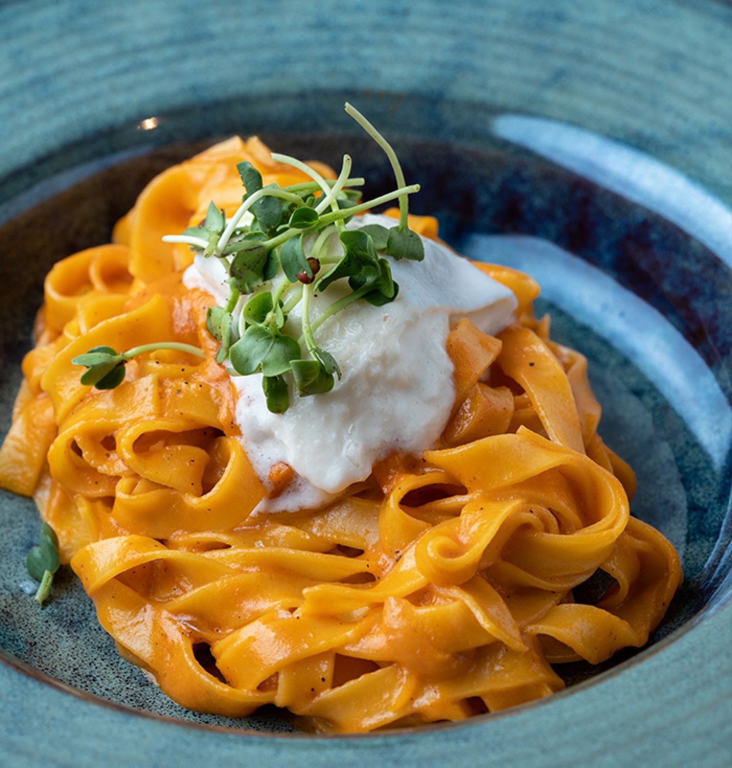 authentic-italian-pizzeria-delhi-best-pizzas-delhi-bomba-big-1