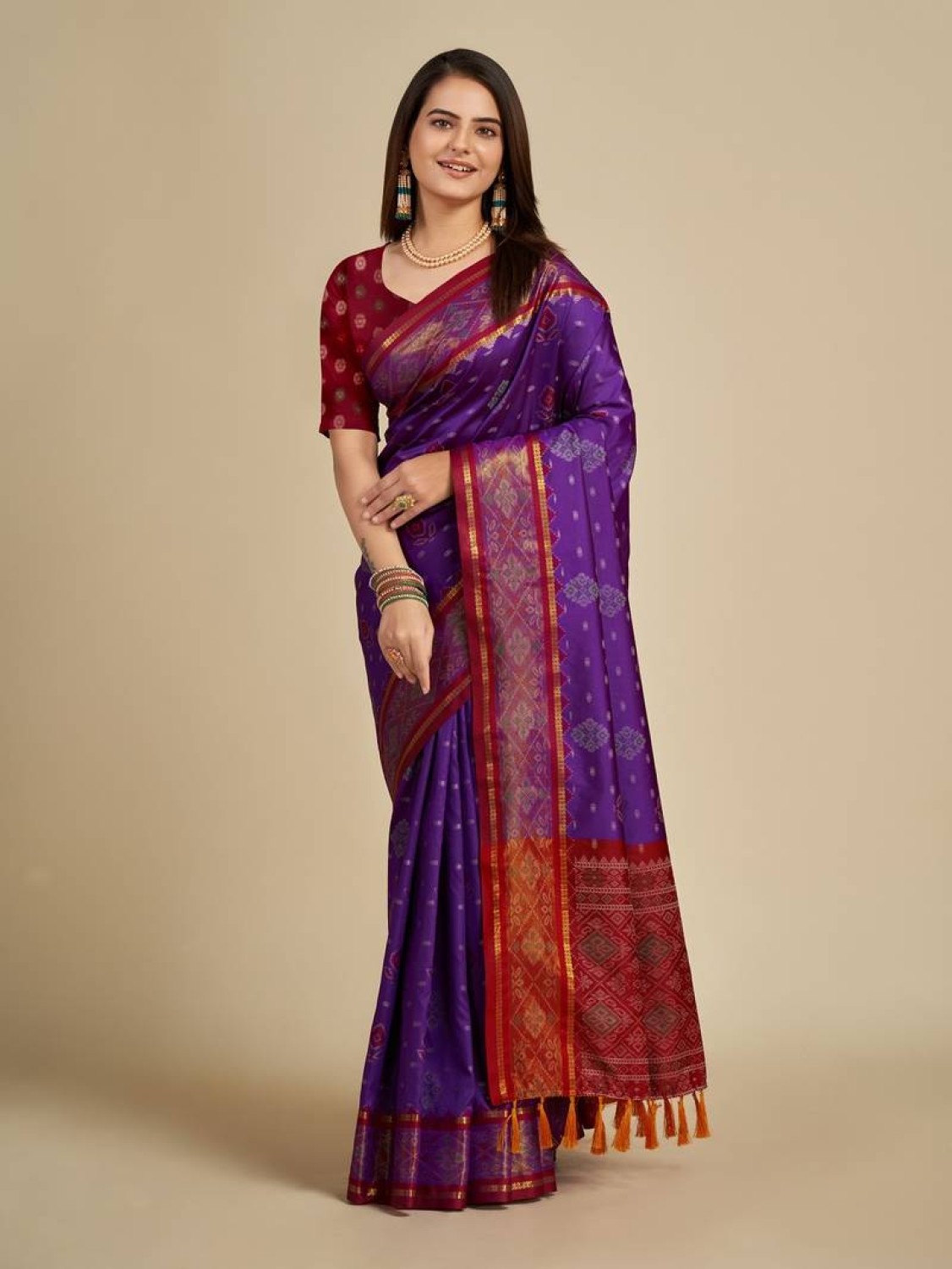 shop-beautiful-patola-sarees-online-at-mirraw