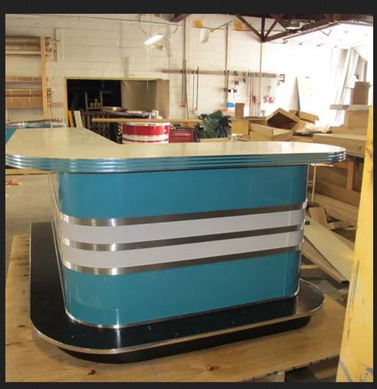 procure-our-customized-home-bars-furniture-for-sale-in-tempting-designs