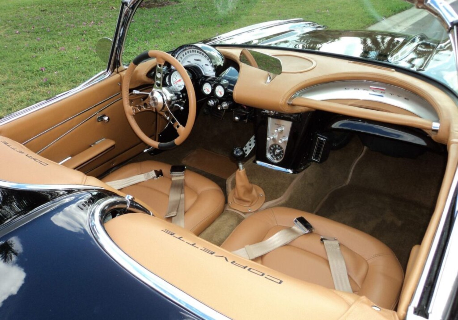 gain-all-inclusive-and-custom-hot-rod-interior-as-stylish-classic-car-upholstery-services