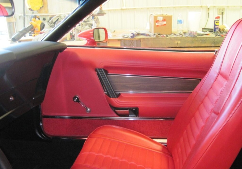 gain-all-inclusive-and-custom-hot-rod-interior-as-stylish-classic-car-upholstery-services